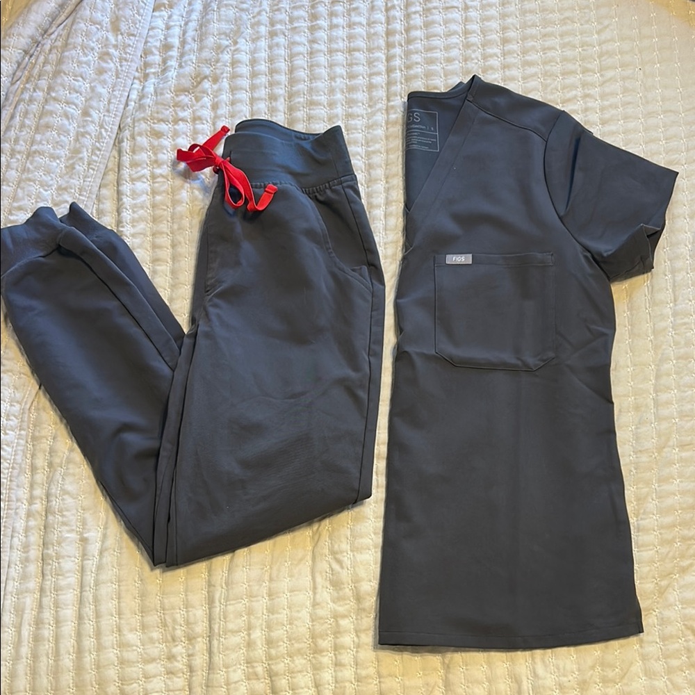 FIGS Charcoal Scrub Set